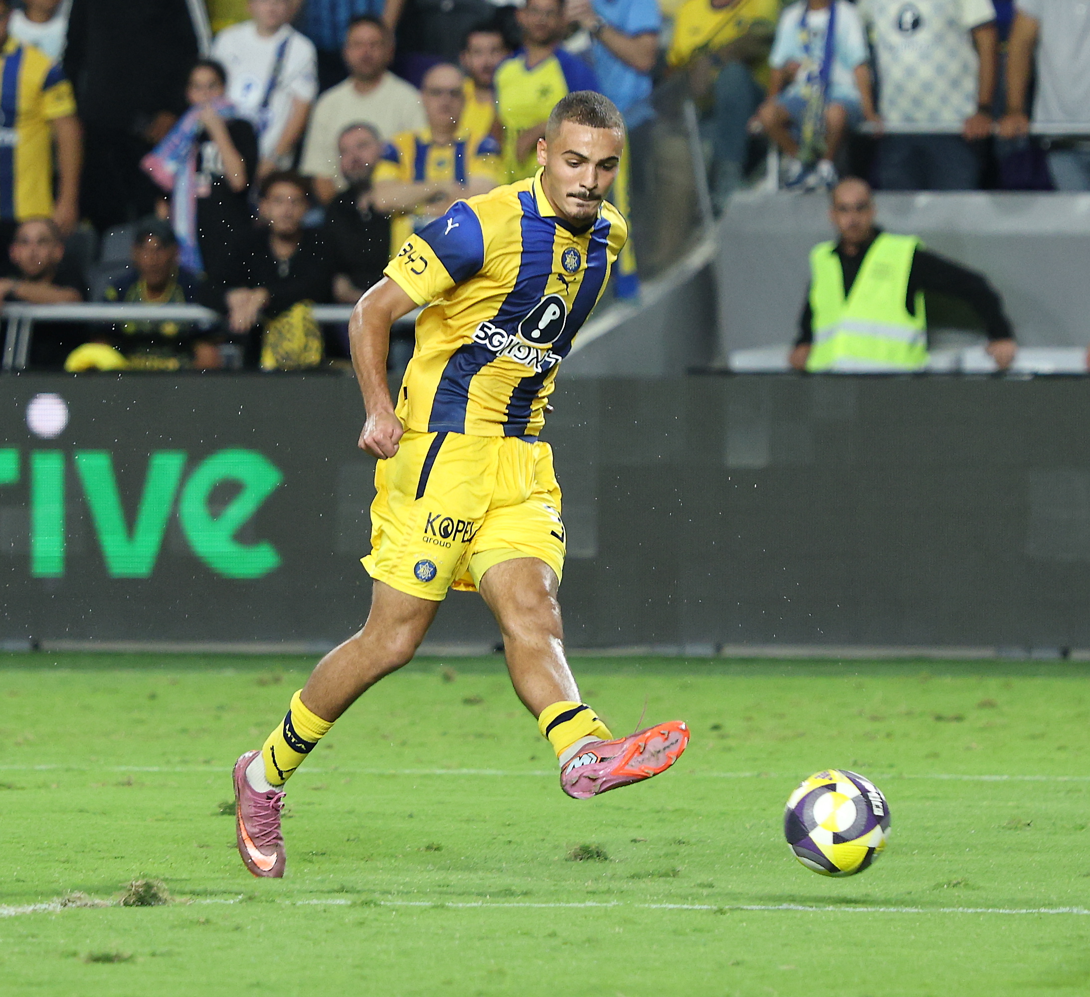 מכבי תל אביב מנצחת בדרבי דרמטי, הפועל מחמיצה הזדמנות