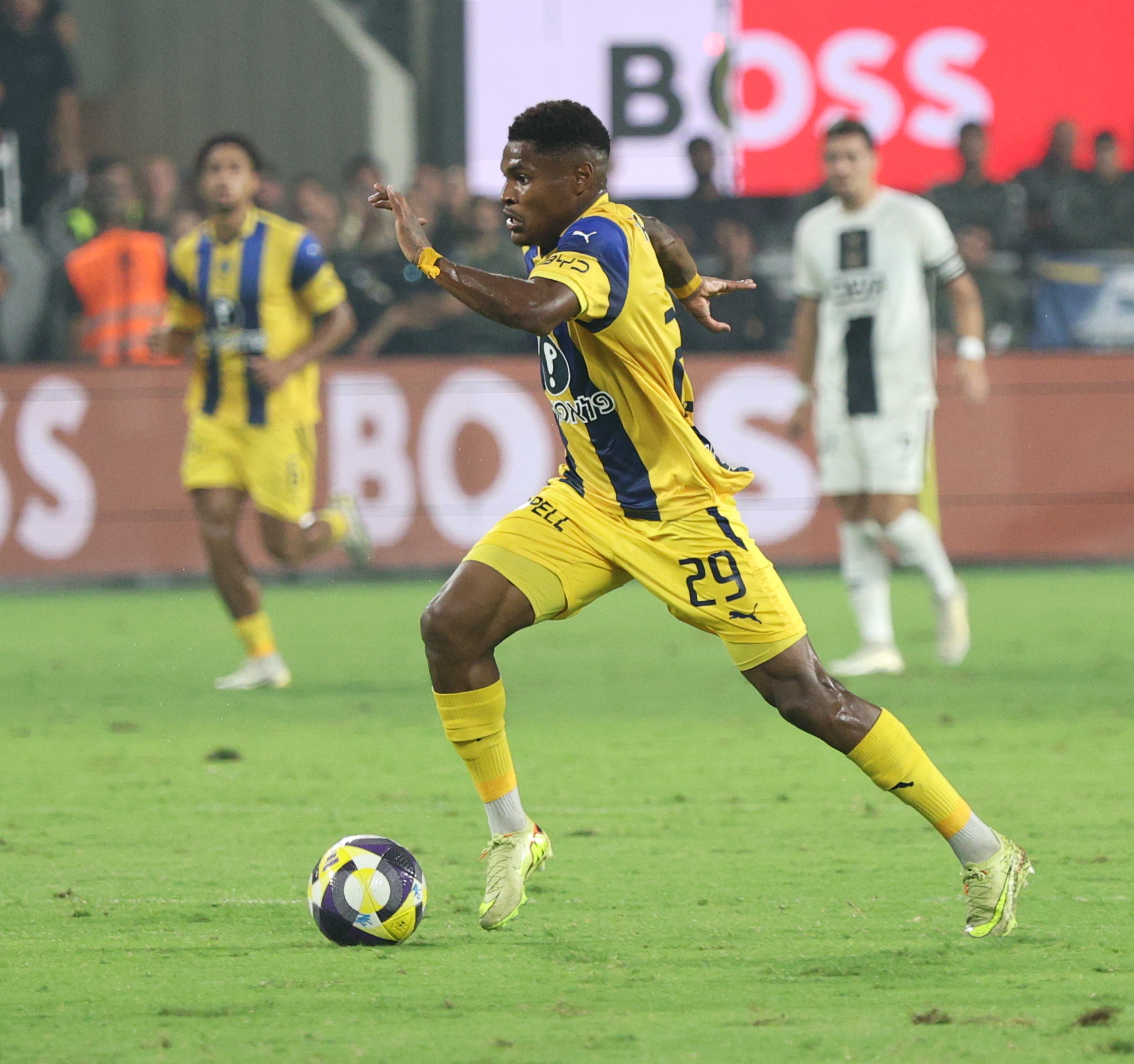 מבחן קריטי: כשירות ההגנה של מכבי תל אביב מול מכבי חיפה