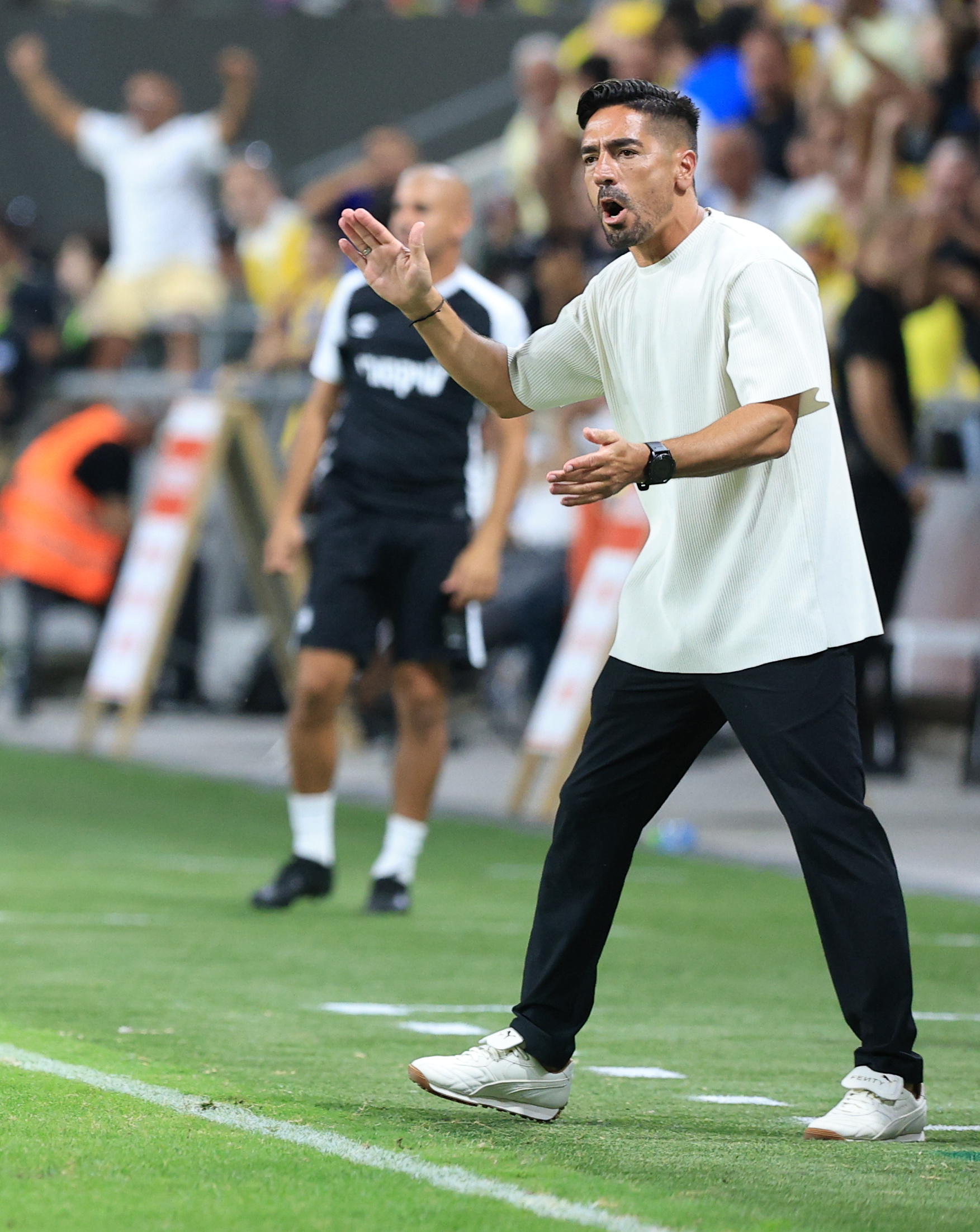 צעיר נעצר על הברחת רימוני עשן ואבוקות למשחק הדרבי בבלומפילד