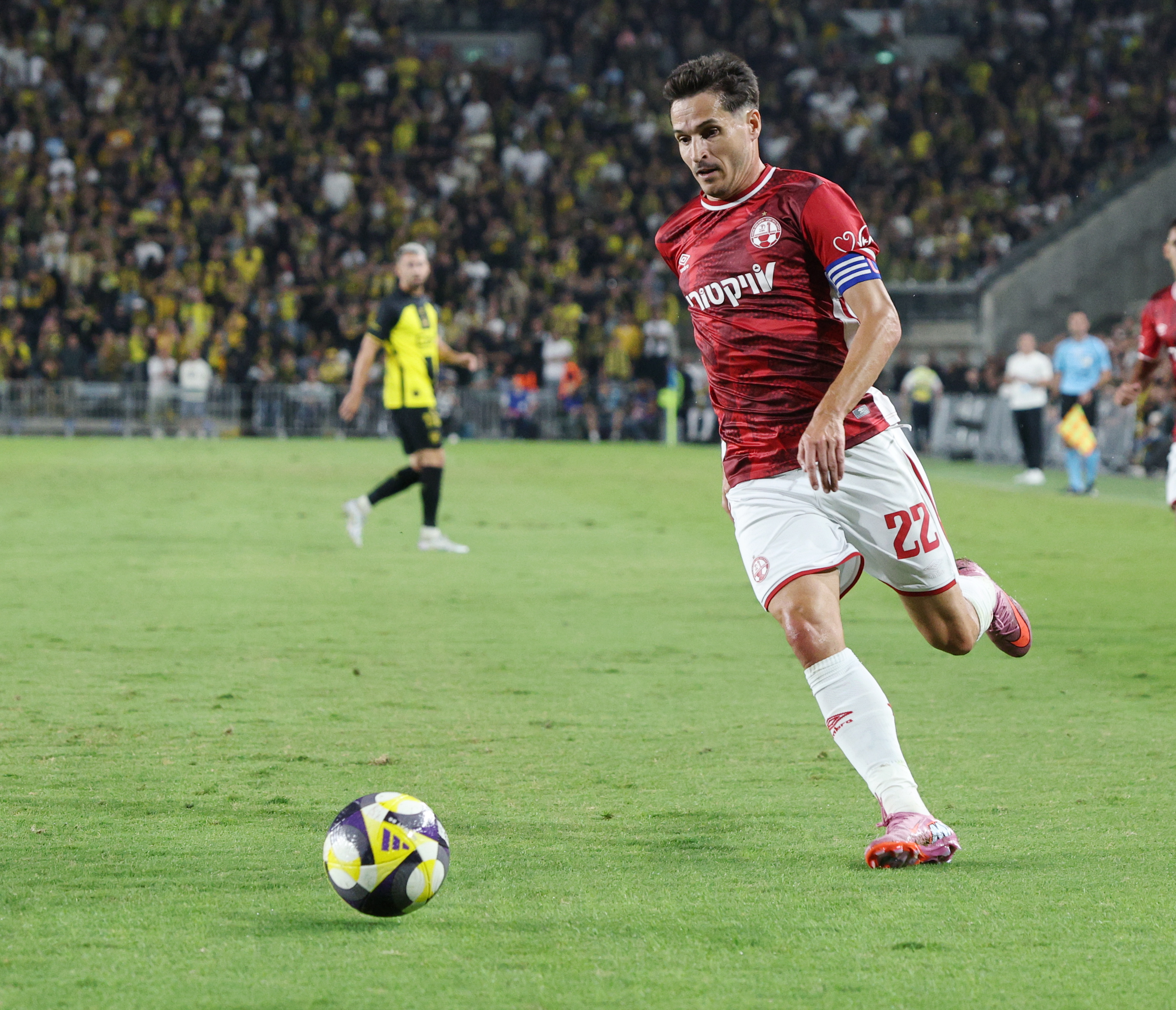 מחאה במגרש: אוהדי הפועל תל אביב והפועל באר שבע בקריאה לשינוי